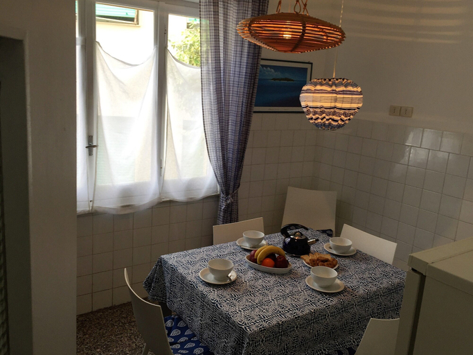 In-room dining 2, Casa Mon Amour, Genova