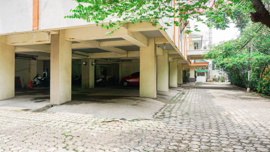 Exterior & Views 2, OYO 2085 Chrysanta Hotel, Bandung