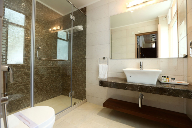 Bathroom 4, The Highland Park, Kullu