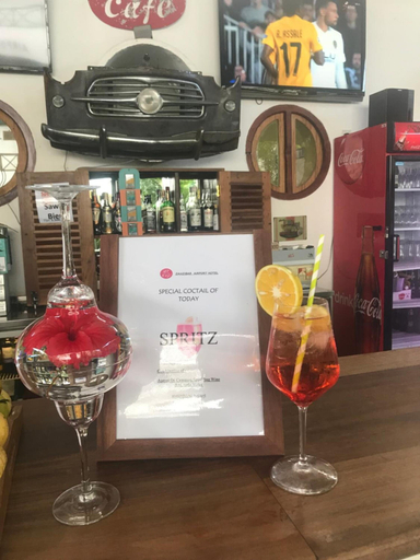 Food & Drinks 5, 27 Cafe Zanzibar Airport Hotel, Magharibi
