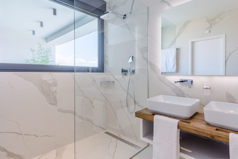 Bathroom 3, Luxury Villa Luna with Swimming Pool, Sutivan