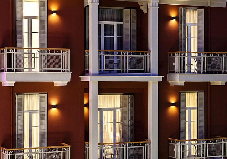 Exterior & Views
