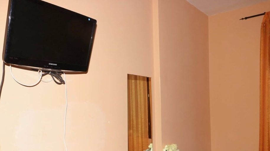 Others 5, Hotel Ariet, Benevento