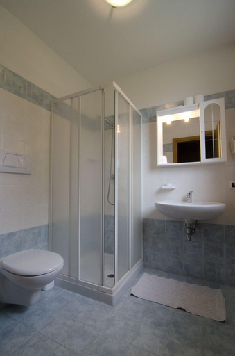 Bathroom 3, Hotel La Montanina, Trento