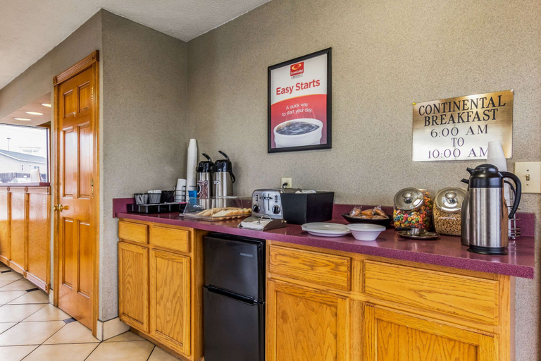 Food & Drinks 5, Econo Lodge Seymour, Jackson