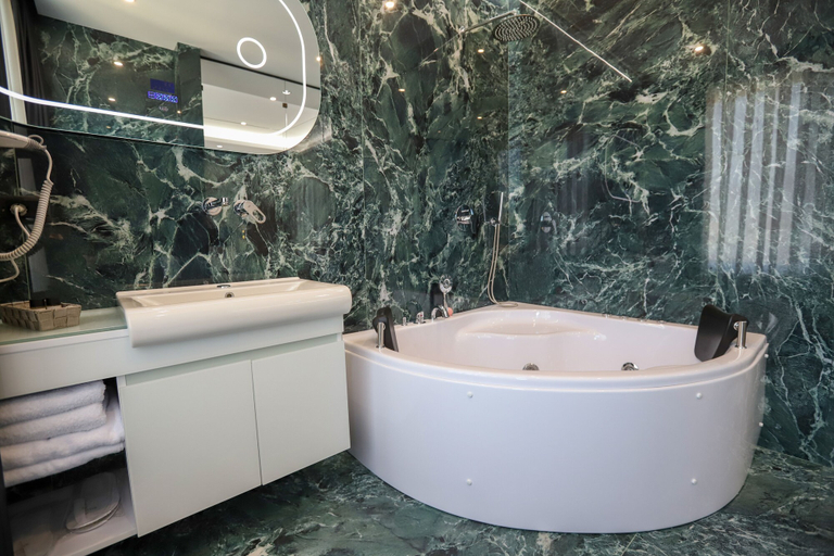 Bathroom 3, Imperator Hotel, Tiranës