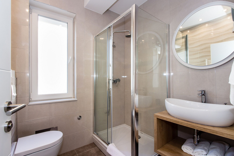 Bathroom 3, Lugo Apartments, Split