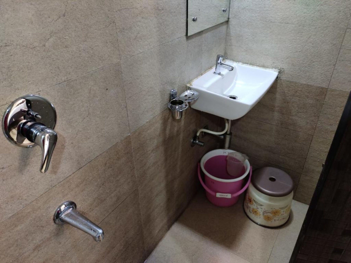 Bathroom 2, Hotel Dadar Residency near Tata Hospital, Mumbai City