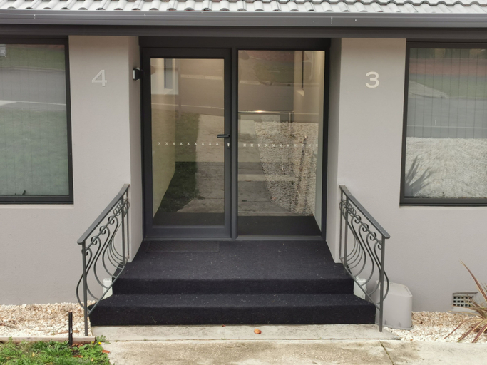Exterior & Views 2, Youngtown Executive Apartments, Launceston - Pt B