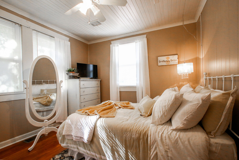 Bedroom 3, Southern Living for 4 in Richmond Hill, Bryan