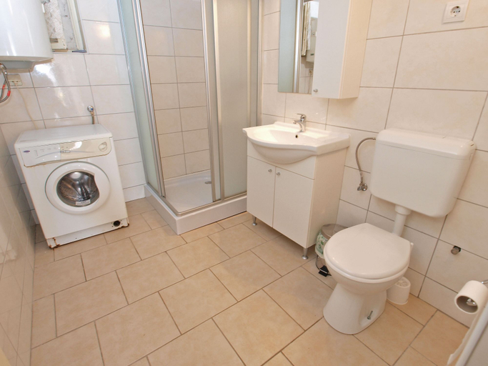 Bathroom 3, Apartments Ivanka 1056, Pula