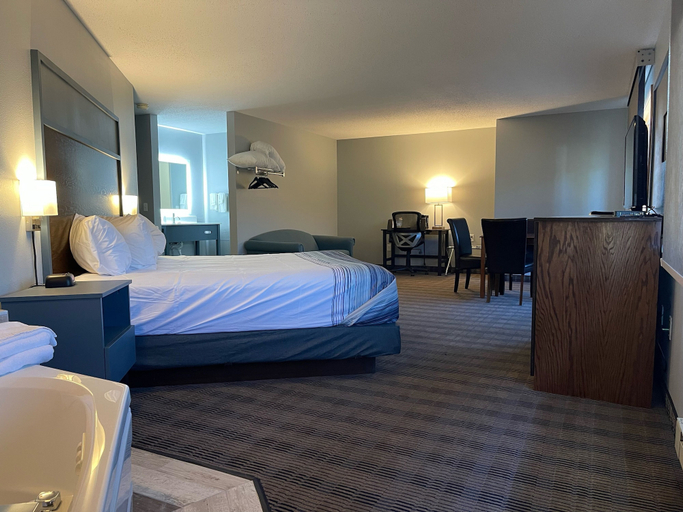 Bedroom 2, AmericInn by Wyndham Ladysmith, Rusk