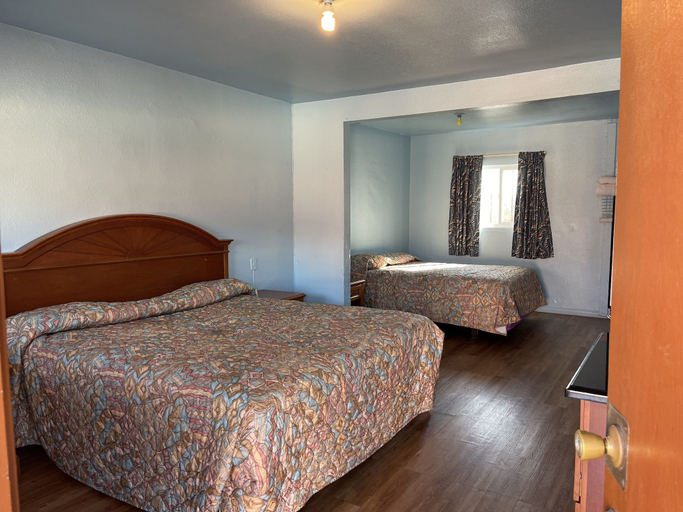 Bedroom 2, Full Moon Inn, Los Angeles