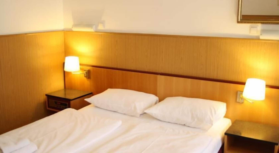 Bedroom 2, Hotel Cyrus, Wien