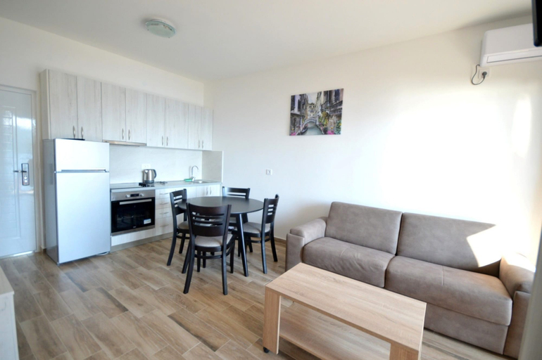 Others 5, Isidora Apartments