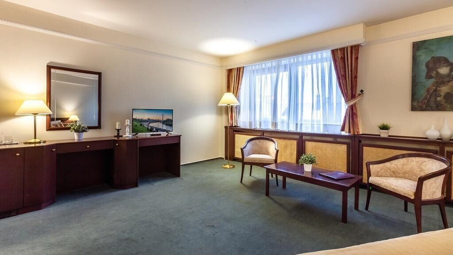 Others 5, President Hotel, Tyumen'