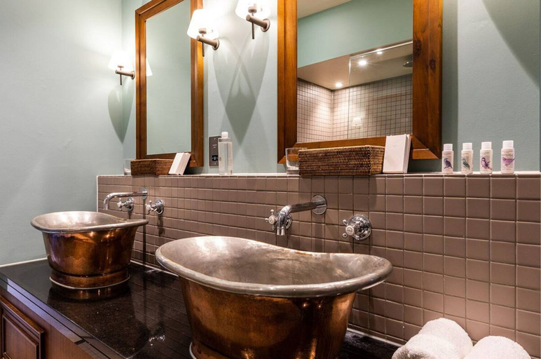 Bathroom 3, Fox and Anchor, London