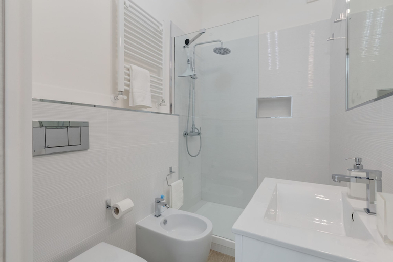 Bathroom 4, Trastevere White Apartment, Rome