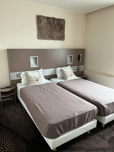 Bedroom 3, Le Grand Hôtel de Valenciennes, Nord