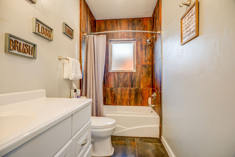 Bathroom 3, Castle in the Sky Unit Z, Gallatin