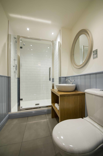 Bathroom 3, Hare & Hounds, Cumbria