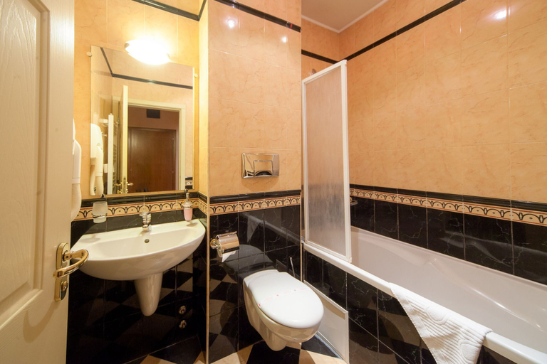 Bathroom 3, Alegro Hotel, Veliko Tarnovo