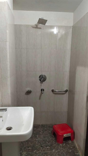 Bathroom 5, Green Leaf, Jhansi