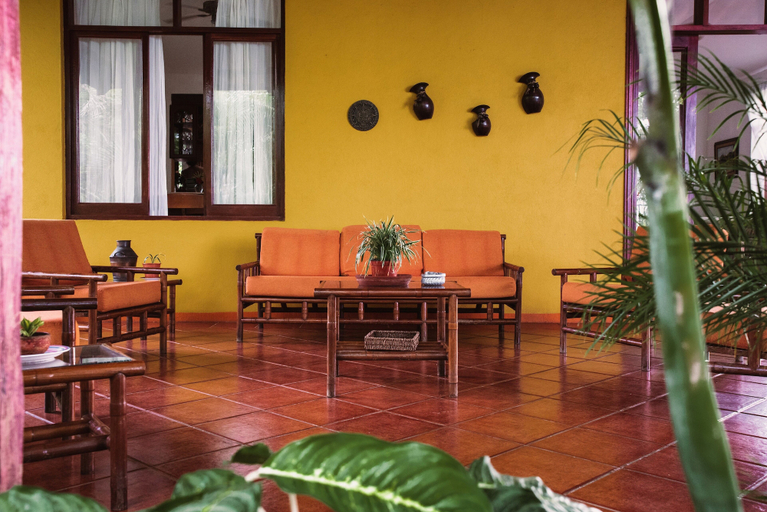 Others 5, Loli's Place, Managua