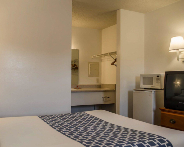 Bedroom 3, Econo Lodge Crystal River, Citrus