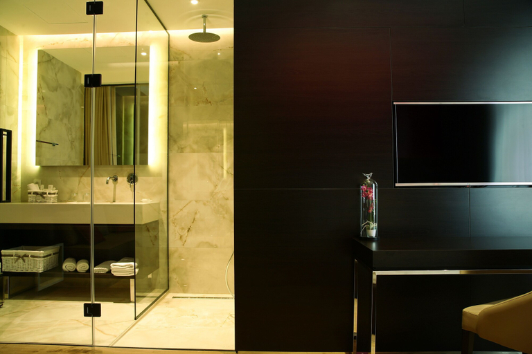 Bathroom 5, Maccani Black Luxury Suites, Belgrade