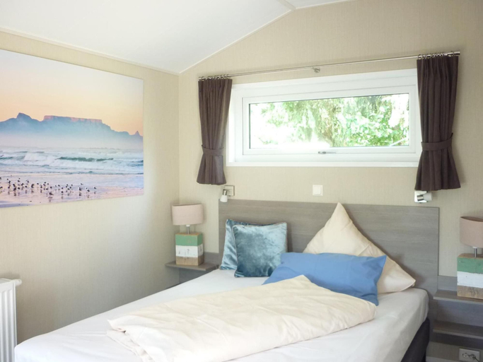 Bedroom 3, zu Jeddelohs Rosengarten Hotel & Bungalows, Marburg-Biedenkopf