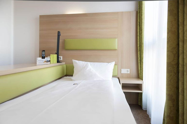 Bedroom 4, Hotel Aviva, Karlsruhe