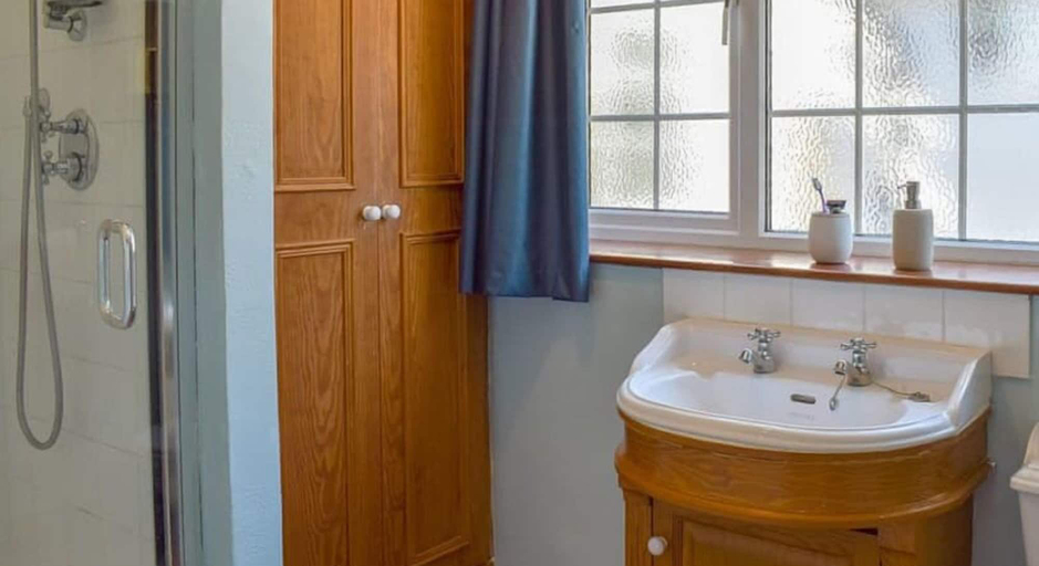 Bathroom 3, Turpins Ride, Buckinghamshire