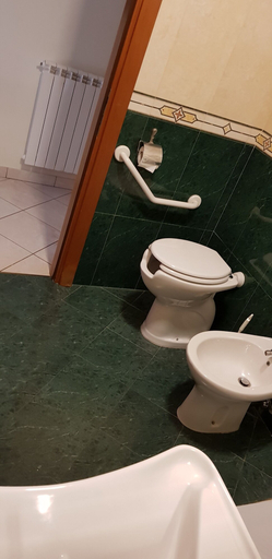 Bathroom 4, Mirage, Rome