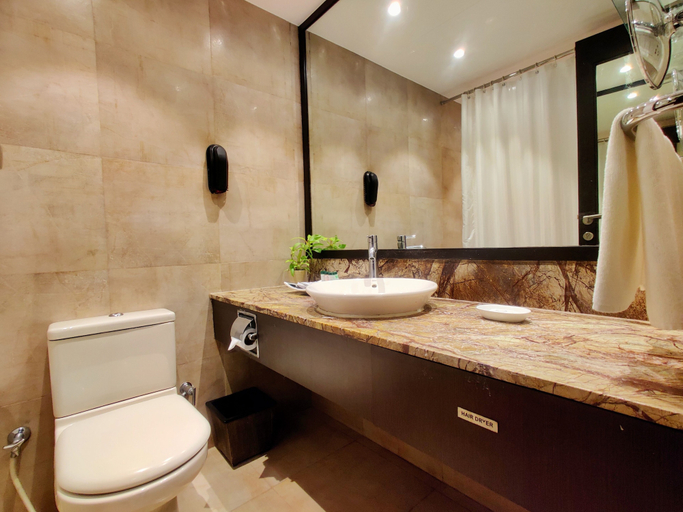 Bathroom 5, Fariyas Resort Lonavala, Pune