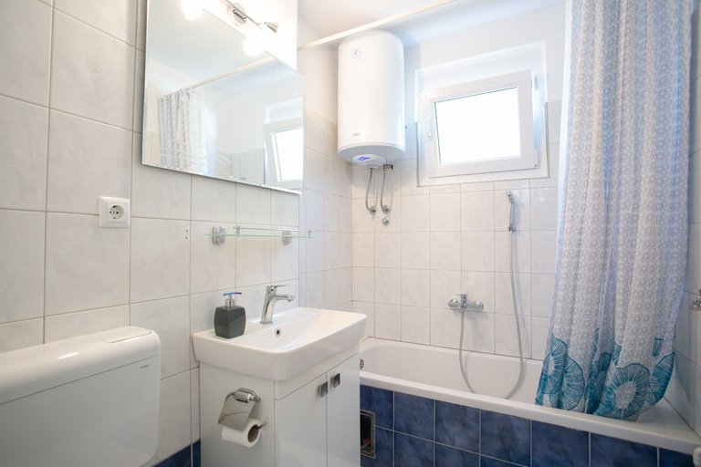 Bathroom, Uncle Albert's, Trogir
