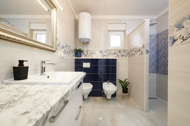Bathroom 4, Tinel, Trogir