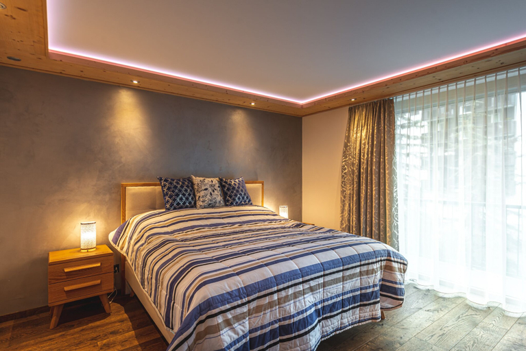 Room 5, Joes Luxury home, Visp