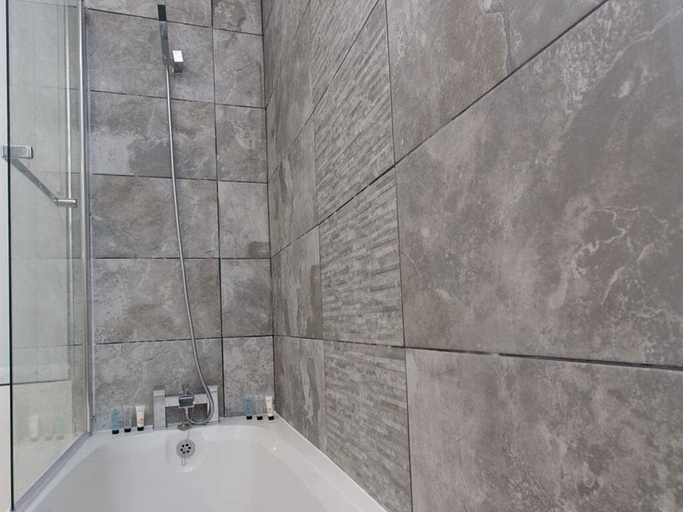 Bathroom 3, Shaftesbury Apartments, Leeds