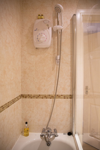 Bathroom 4, 2-bedroom Penthouse, Clockhouse, Hoddesdon, Hertfordshire