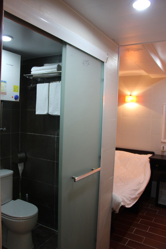 Bathroom, Happy Bee Hostel, Kowloon