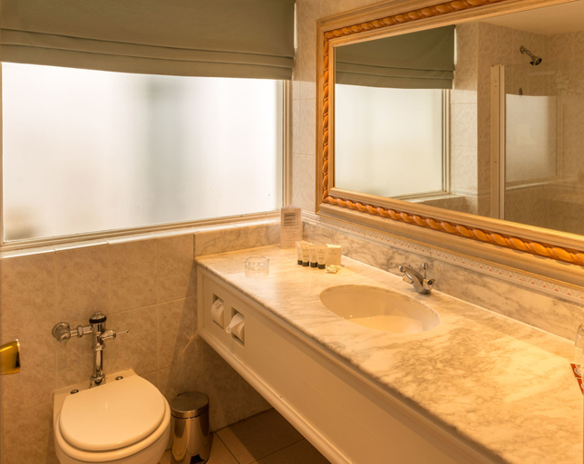 Bathroom 5, Peermont Walmont at Mmabatho Palms, Ngaka Modiri Molema