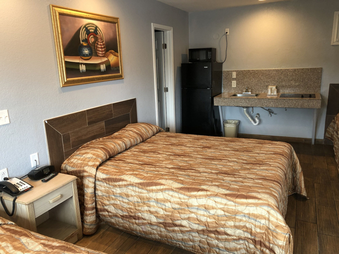 Bedroom 2, Budget inn, Kleberg