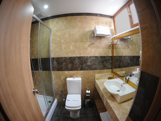 Bathroom 4, Nice Royal Otel, Maltepe