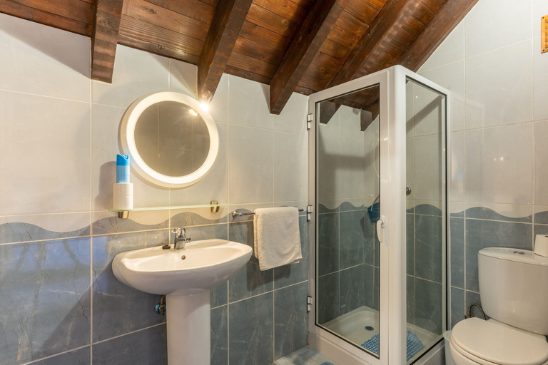 Bathroom 4, Sunset Village, Santana