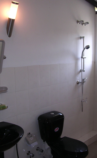 Bathroom 5, Sri Beach Bungalows and Villa, Nattandiya