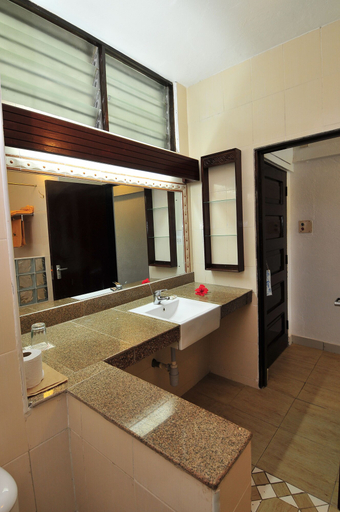 Bathroom 5, Reef Hotel, Nyali