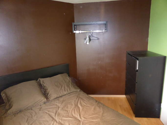 Bedroom, Le Mémorial apparthotel, Calvados