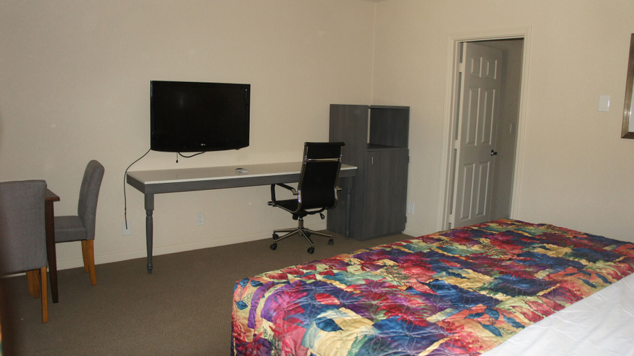 Bedroom 2, Apple Valley Hotel & Lodge, San Bernardino