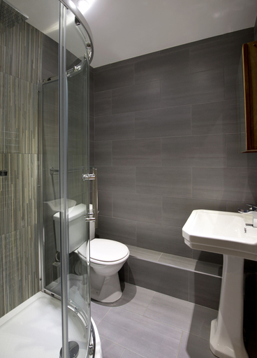 Bathroom 5, Oxwich Bay Hotel, Swansea